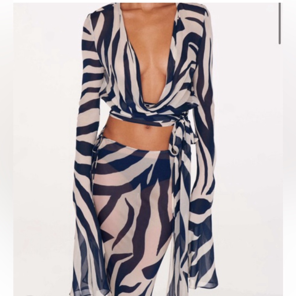 Rat & boa wrapped zebra top size XS